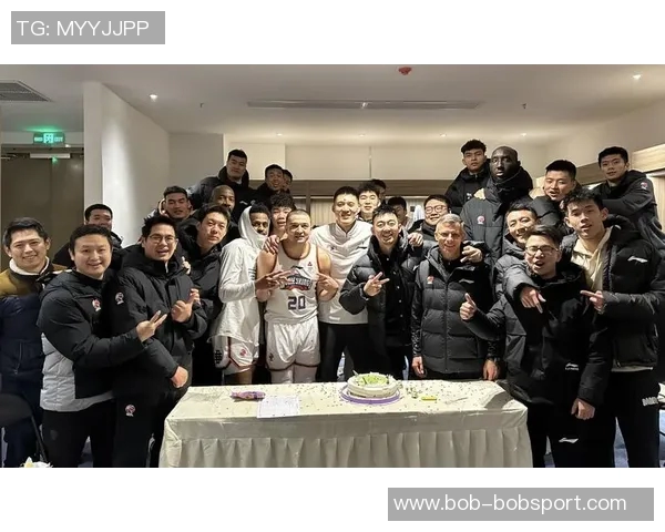 安芬尼赞绿军主场球迷热情享受在这座球馆的比赛氛围