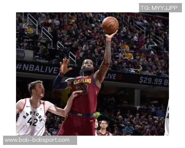 布克表现平平13投5中贡献21分8篮板6助攻罚球命中率高达818