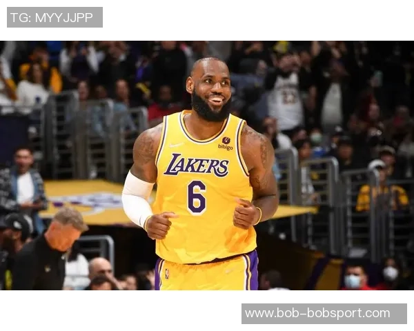 布克赞詹姆斯复出后无缝融入展现比赛魅力逐步找回状态令人期待